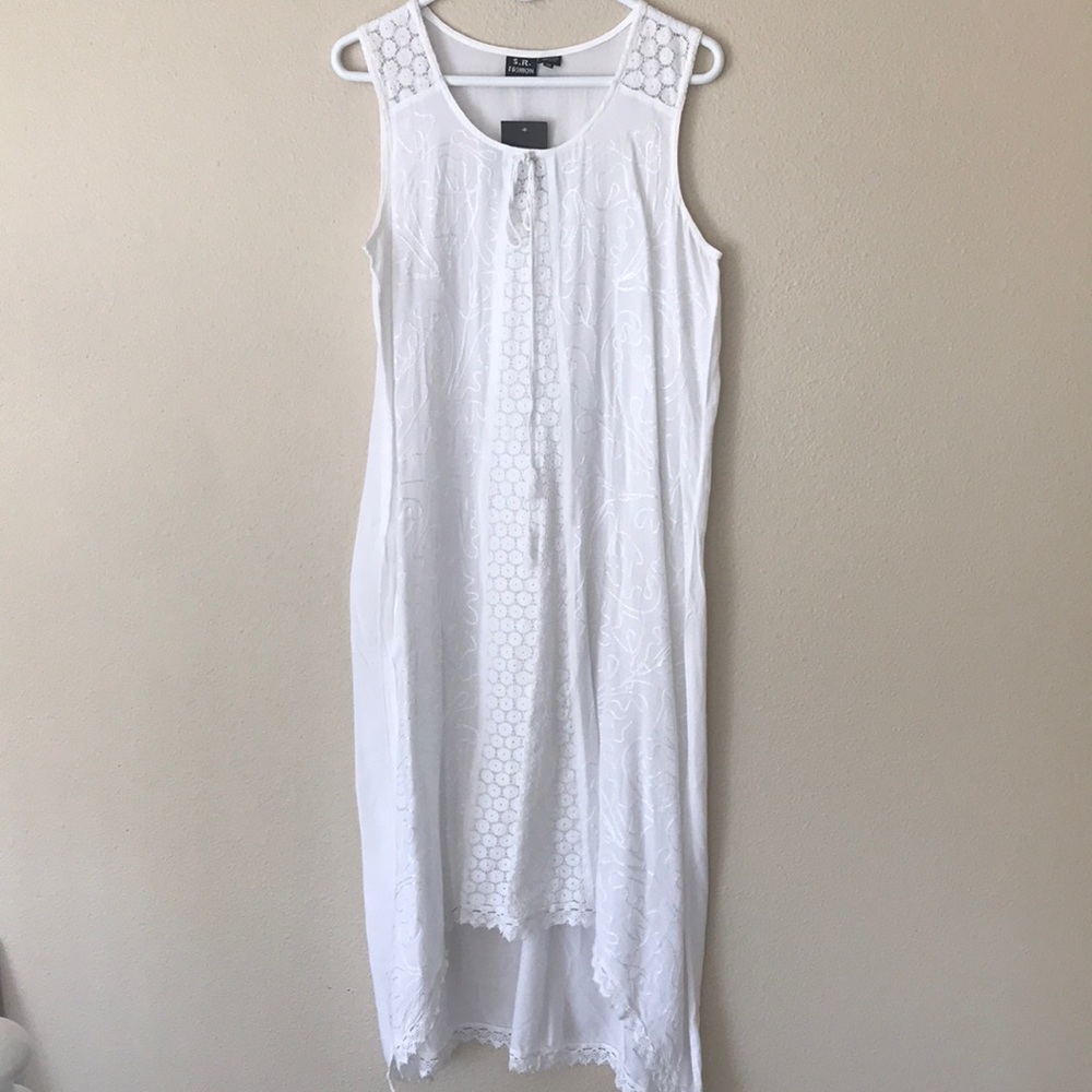 Super cute rayon rayon high-low dress.
